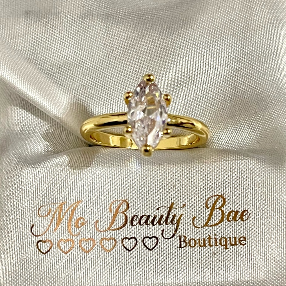 Gold Crystal Ring - Picture 2 of 6